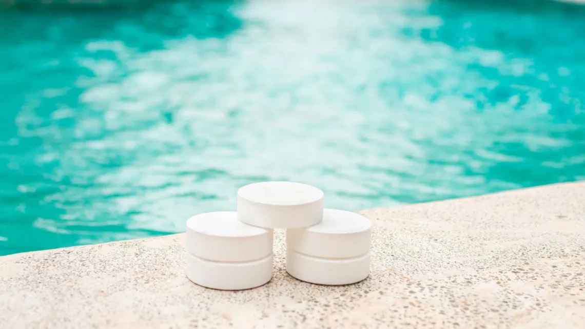 استفاده از کلر در استخر شنا چه مشکلاتی ایجاد می کند؟