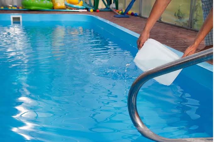 روش های کاربردی کاهش سطح کلر استخر شنا چیست؟
