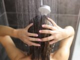 از فواید دوش گرفتن قبل از شنا در استخر چه می دانید؟
