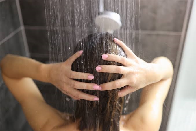از فواید دوش گرفتن قبل از شنا در استخر چه می دانید؟